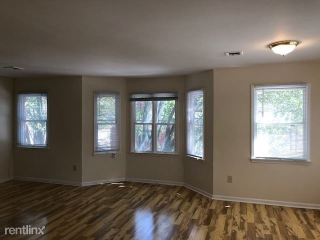 Building Photo - 388 Monmouth St