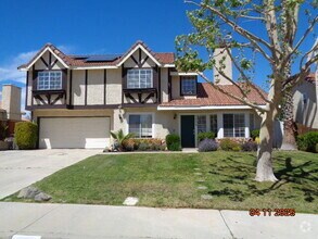 Building Photo - 3055 Paxton Ave