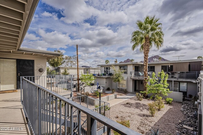 Building Photo - 4114 E Calle Redonda