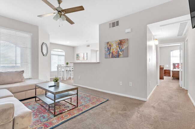 Foto del edificio - South Las Vegas Full Furnished Condo
