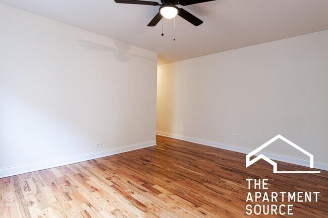 Photo - 817 W Cornelia Ave (Chicago, IL) Apartment