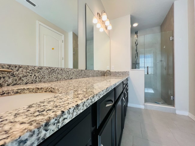 Foto del edificio - 14320 Swanley St