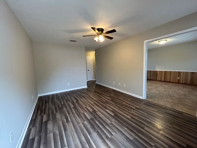Building Photo - McCullars- 422