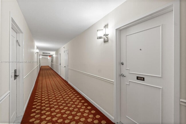 Foto del edificio - 2500 Parkview Dr