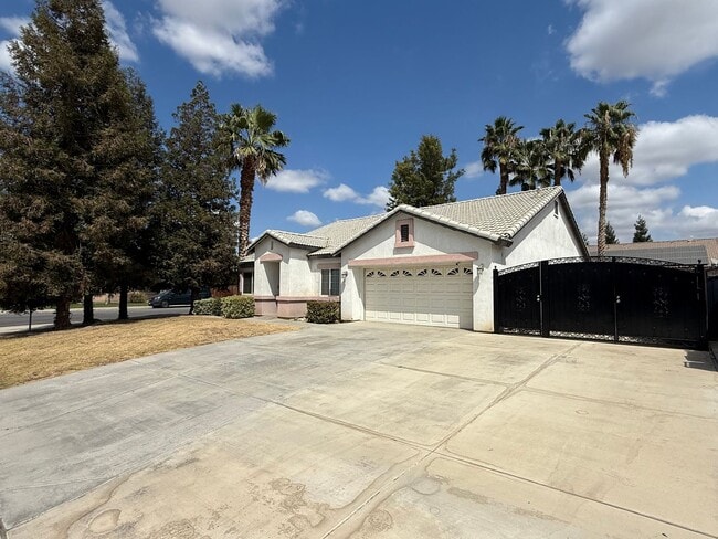 Foto del edificio - Spacious 4-Bedroom Home in Southwest Bakersfield
