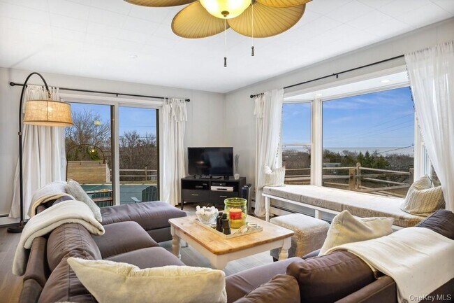 Building Photo - 70 S Delrey Rd