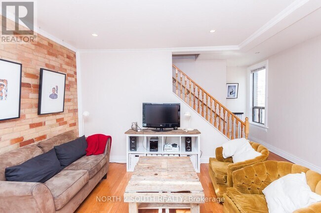 Photo du bâtiment - 1257 King St W