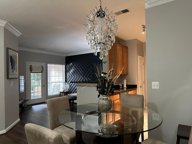 Foto del edificio - 4850 Eisenhower Ave