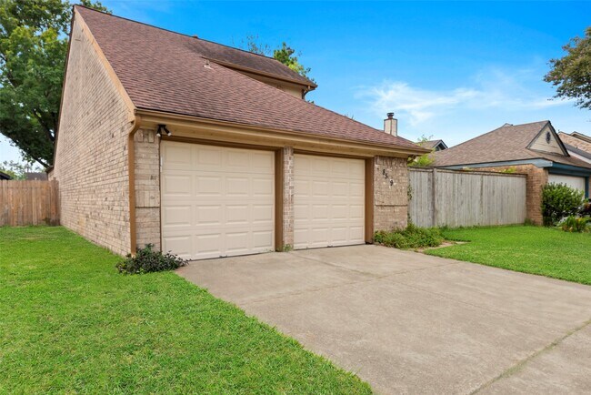 Foto del edificio - 8519 Wild Basin Dr