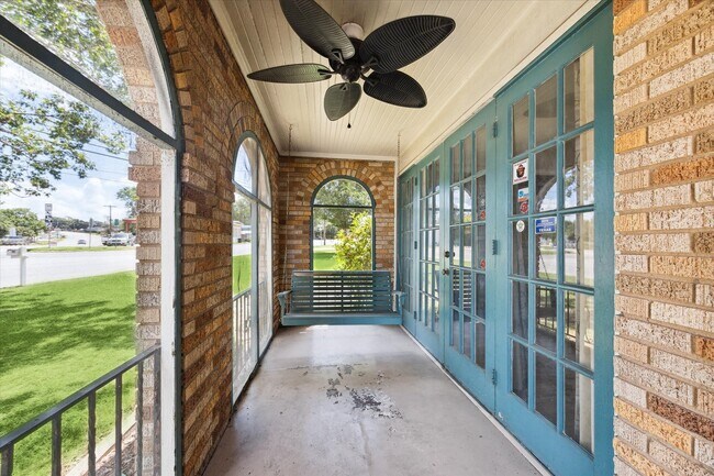 Foto del edificio - 703 E Main St