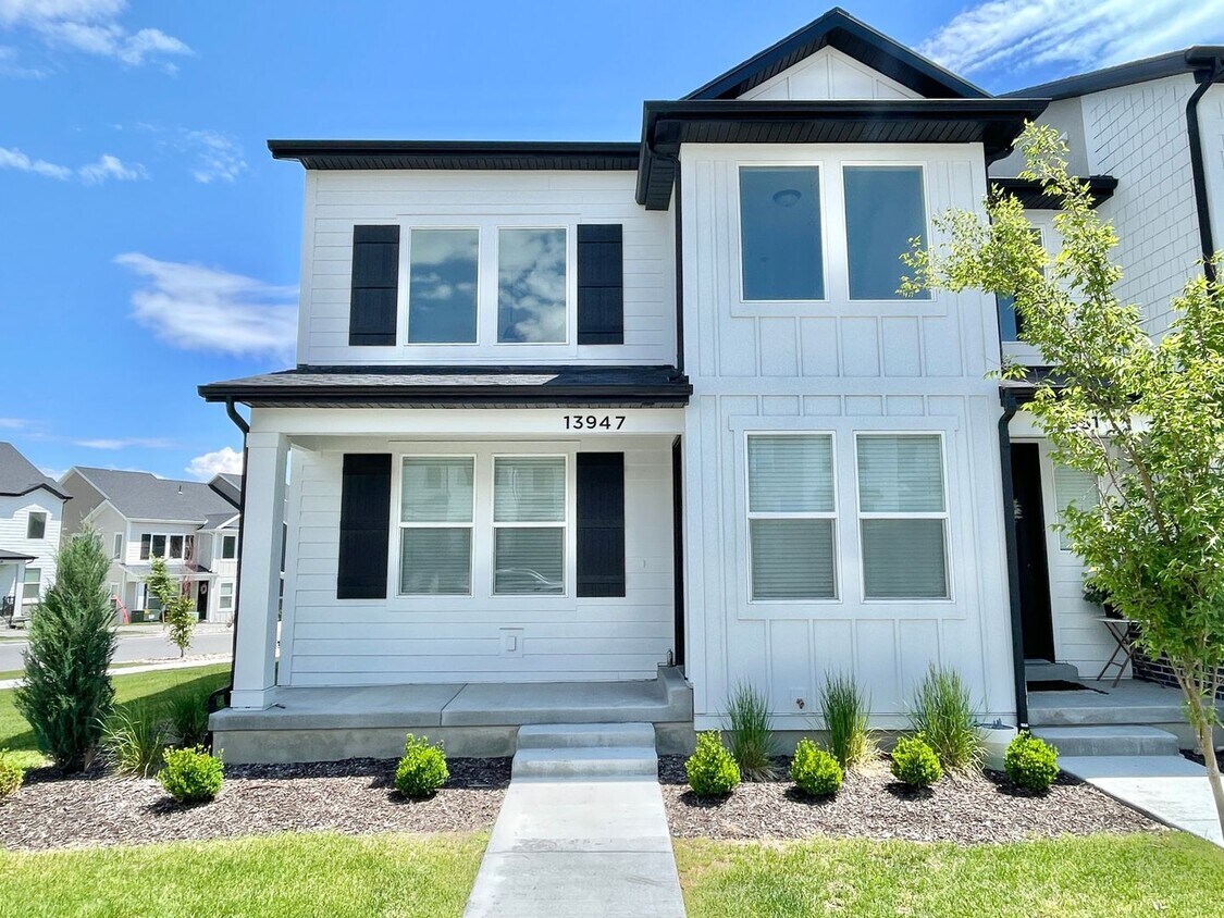 Foto principal - Gorgeous Corner Townhome at Mountain Ridge!