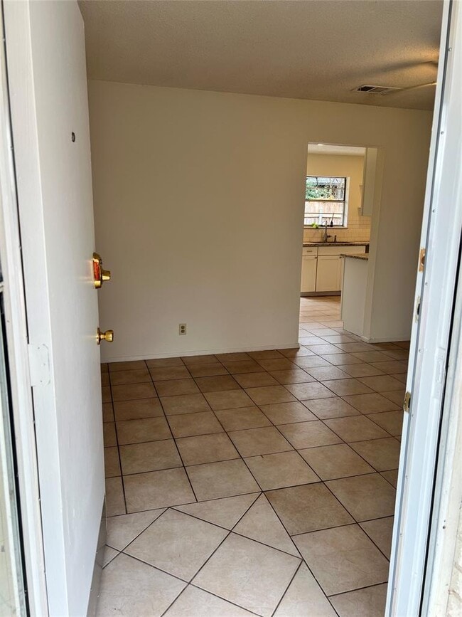 Foto del edificio - 8311 Hathaway Dr