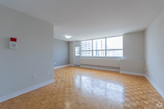 1BR, 1BA - Living Room - 650 Parliament St