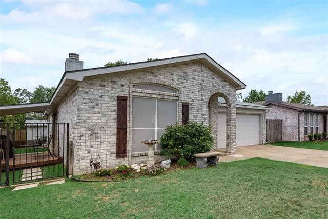 Building Photo - 218 Stallion Dr