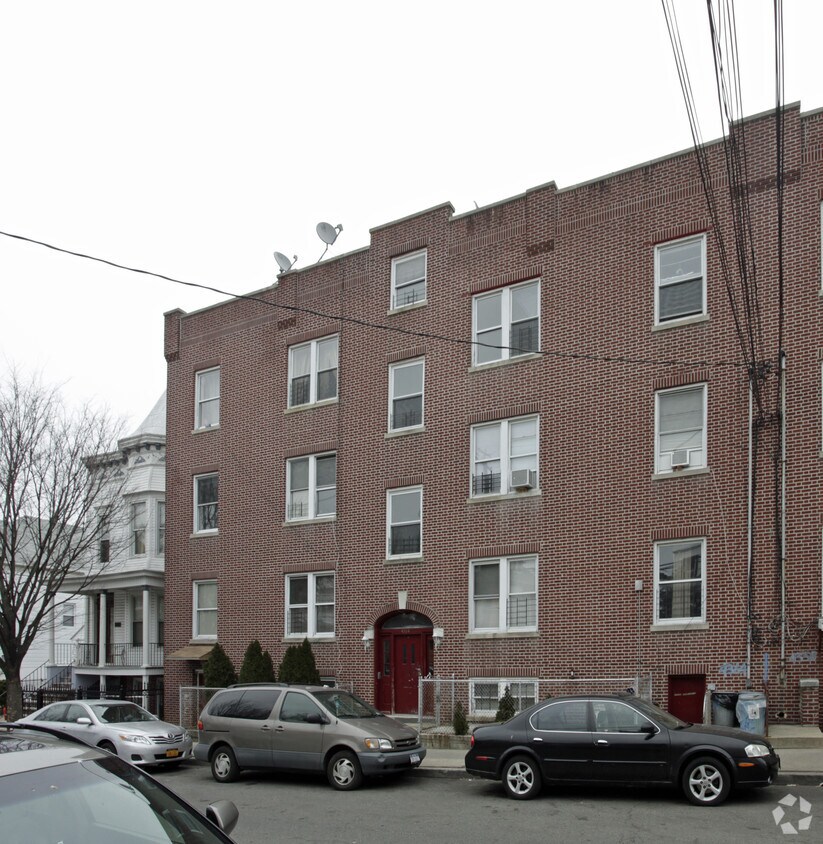 Primary Photo - 4364 Richardson Ave
