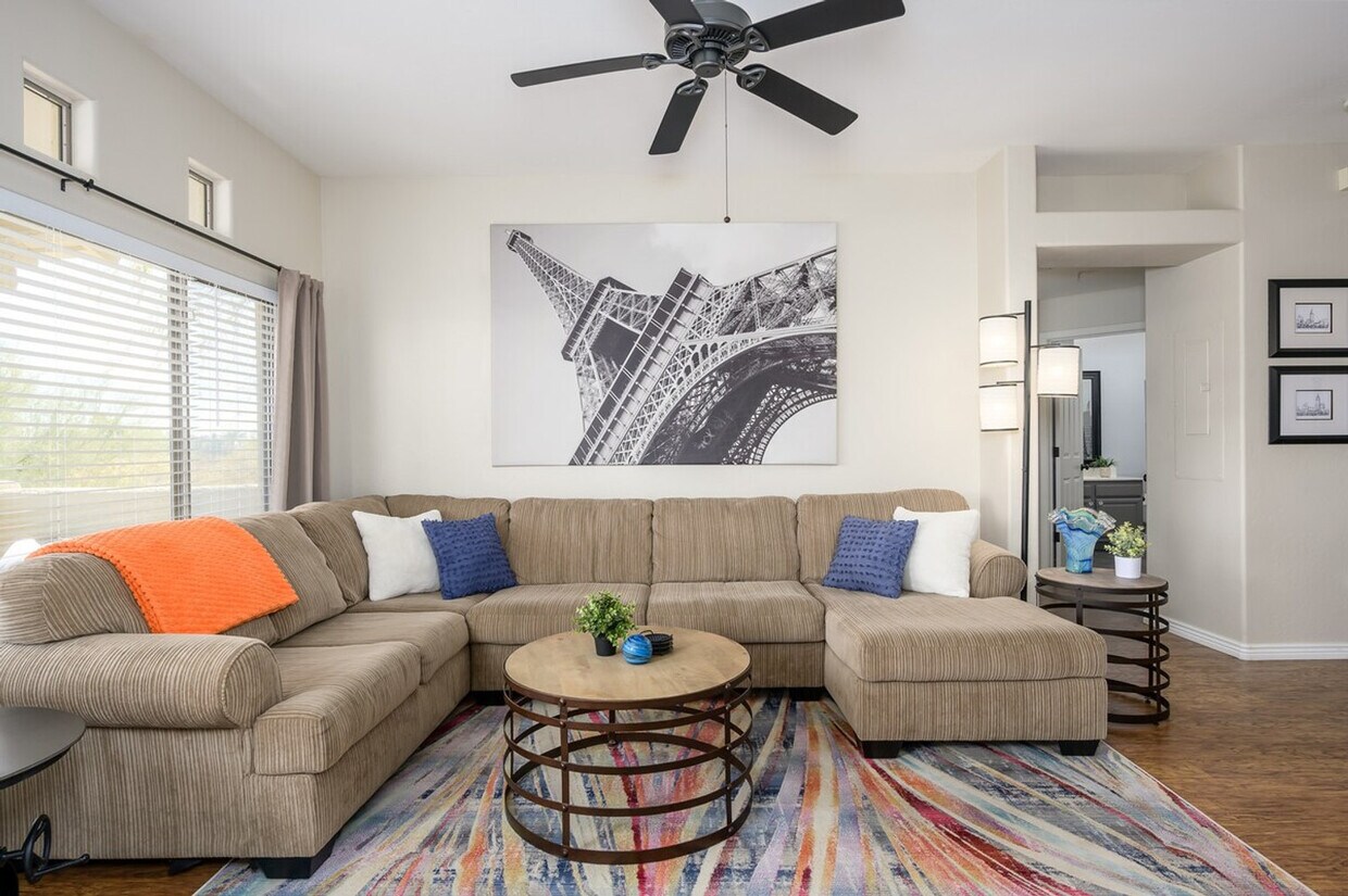 Foto principal - 9100 E Raintree Dr