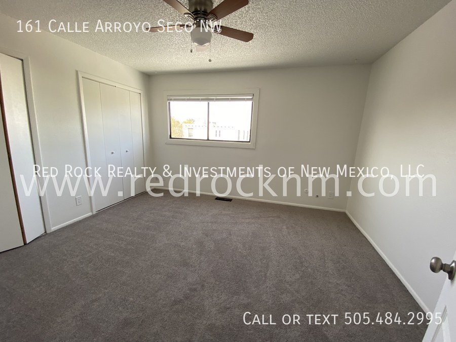 Foto del edificio - 4 Bedroom TownHouse in NW Albuquerque!