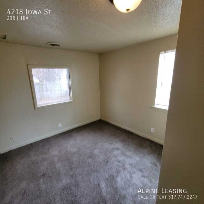 Building Photo - 2 Bedroom