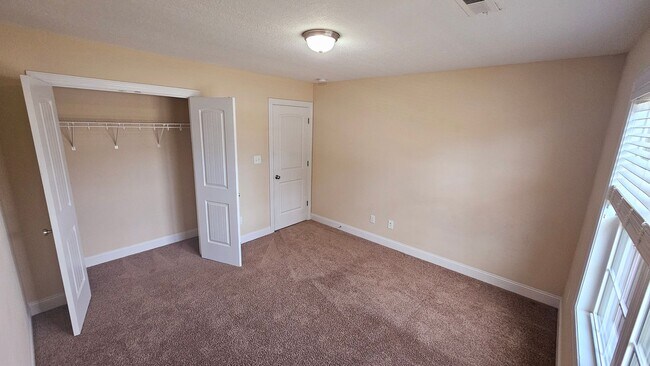 Building Photo - 4 BR 3.5 BA in Swansboro!