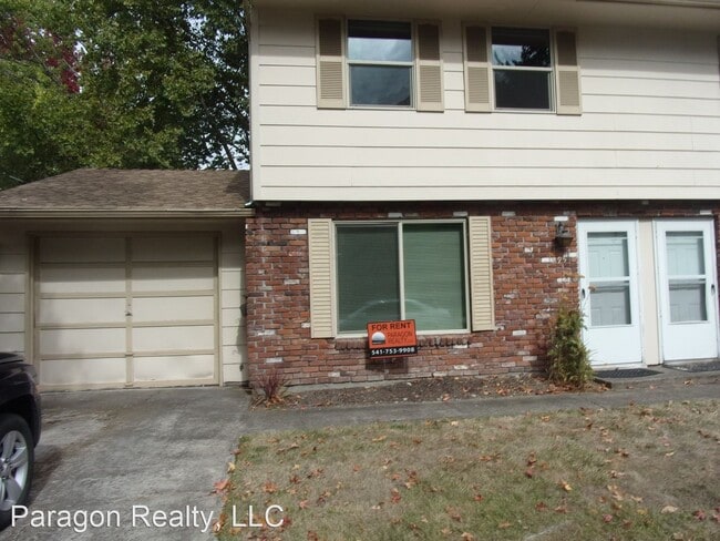 Foto del edificio - 1585-1595 NW Tyler Ave