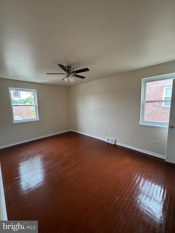 Foto del edificio - 7710 Summerdale Ave