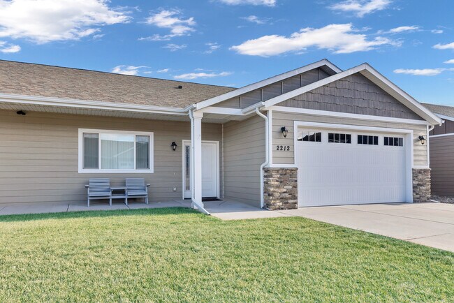 Building Photo - 2212 Splitrock Rd