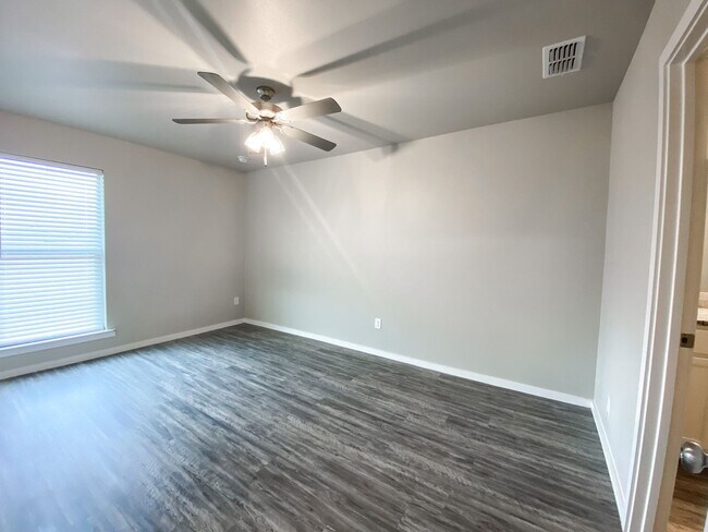 Foto del edificio - MNG 1905 Langford Avenue