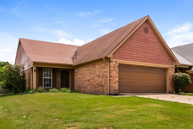 Building Photo - 5378 Russell Dr