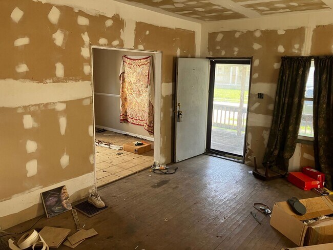 Foto del edificio - Low Money Down Rental Opportunity (For Sale)