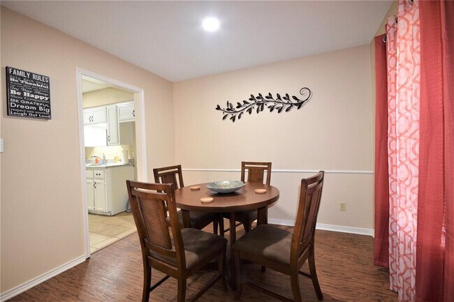 Building Photo - 2419 Garden Oaks Dr