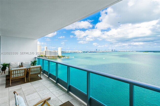 Foto del edificio - 1331 Brickell Bay Dr