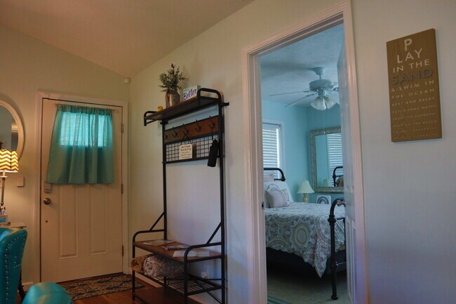 Building Photo - 615 Keller St