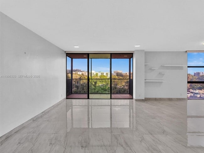 Foto del edificio - 20301 W Country Club Dr