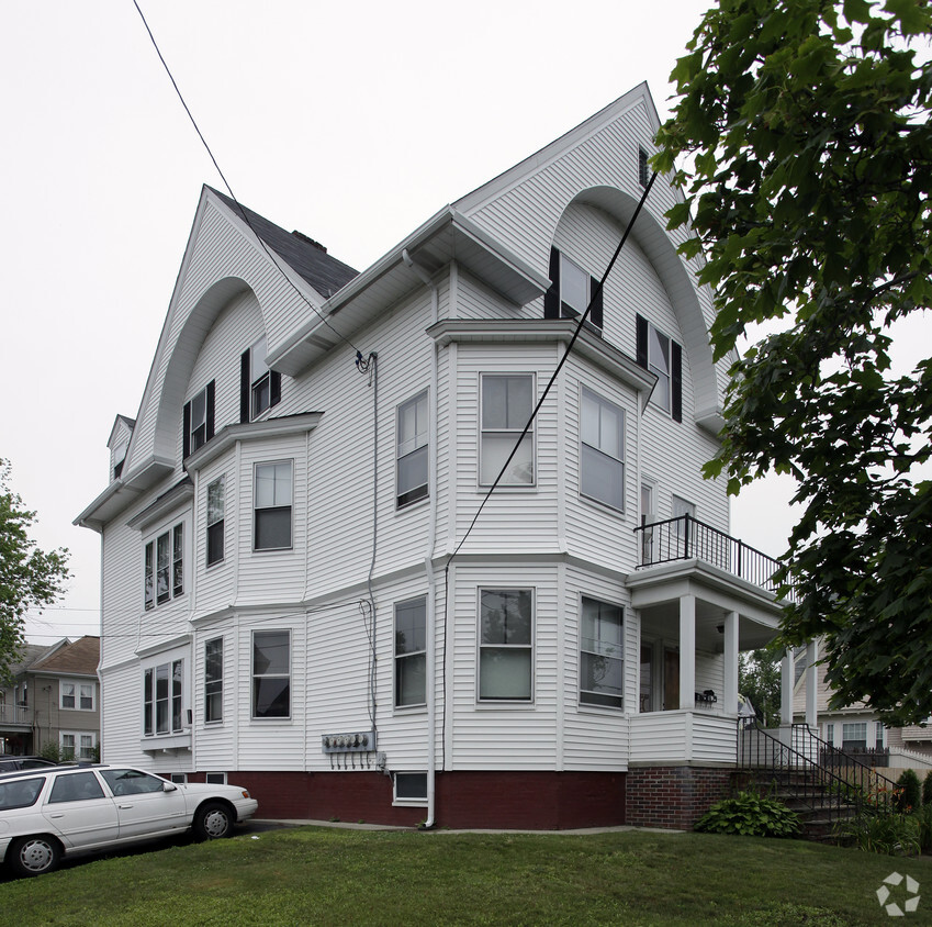 Building Photo - 623 Pontiac Ave