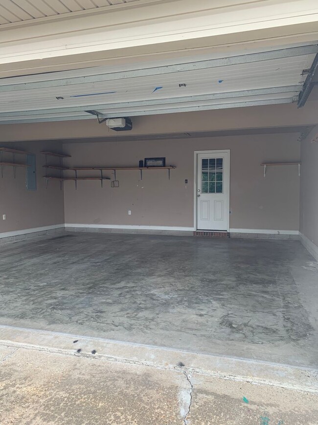 Foto del edificio - 3bed/2bath Home south of bypass