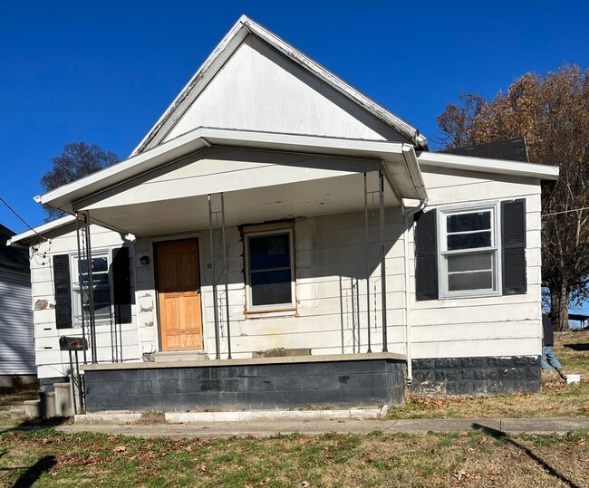 Building Photo - COMING SOON!! Fixer Upper! - $390 Month / ...