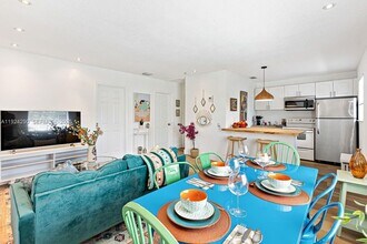 Building Photo - 811 Tequesta St