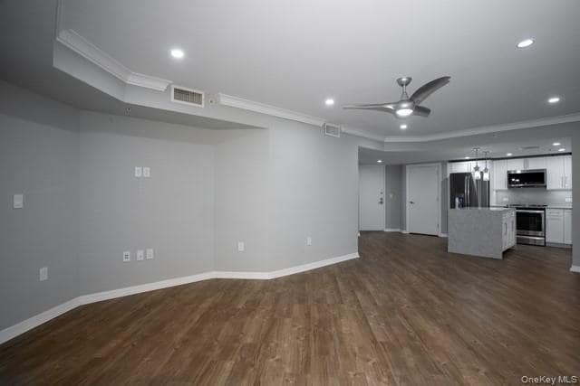 Building Photo - 100 Glen St