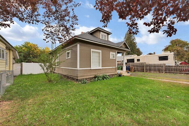 Building Photo - 1517 W Nora Ave