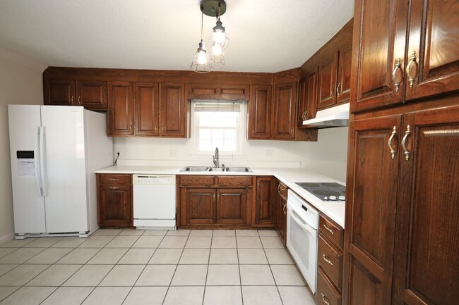Building Photo - 910 Maplewood Dr