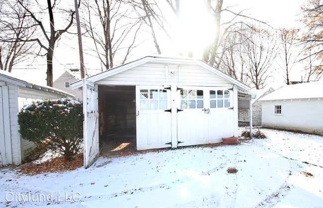 Building Photo - 4 br, 1 bath House - 428 Palm Ave