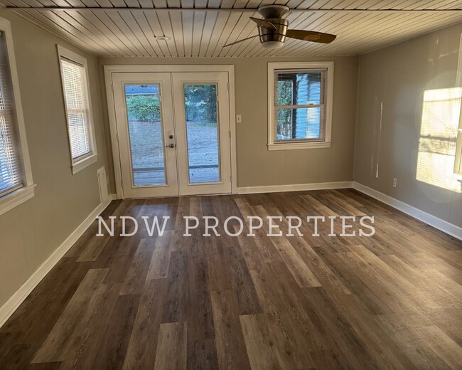 Foto del edificio - 3408 Greenbriar Dr