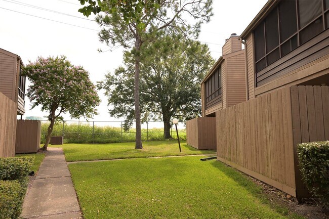 Foto del edificio - 10555 Turtlewood Ct