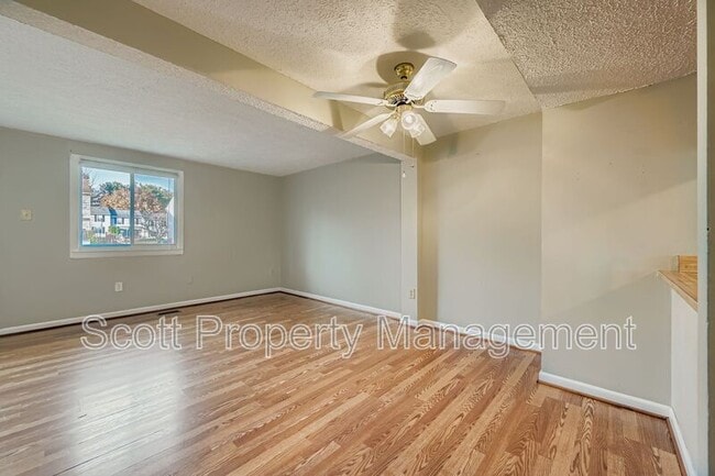 Foto del edificio - 128 Long Meadow Ct