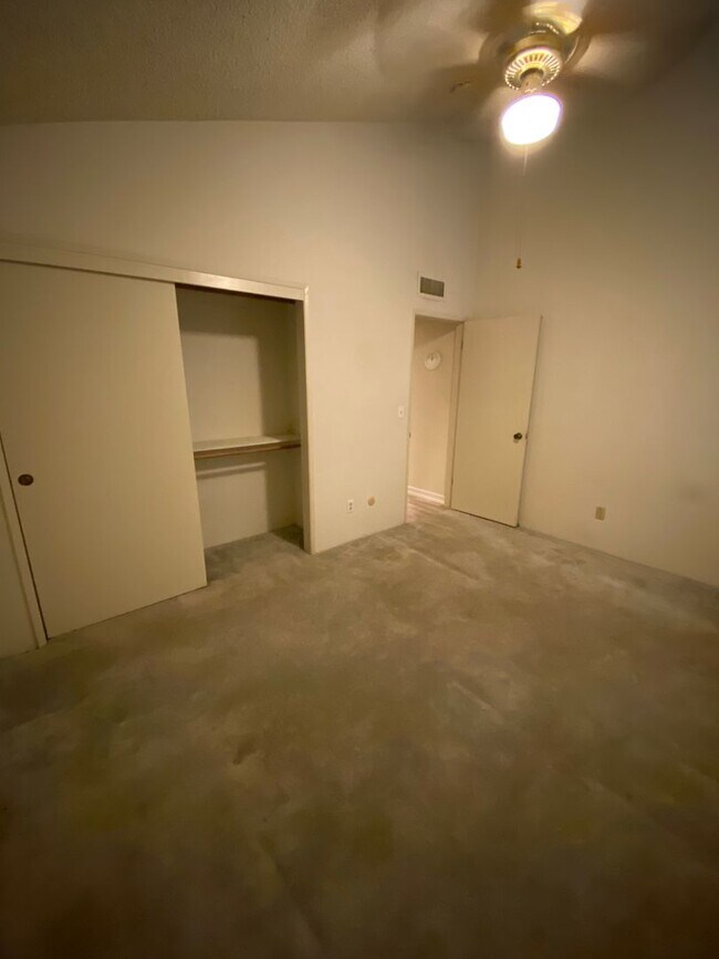 Foto del edificio - 2 Bedroom Condo in Gated Community!