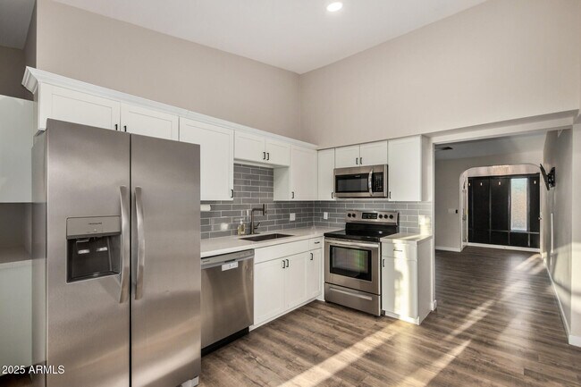 Foto del edificio - 421 E Wickieup Ln