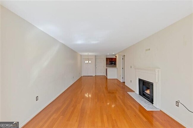 Building Photo - 1111 Pine Heights Dr NE