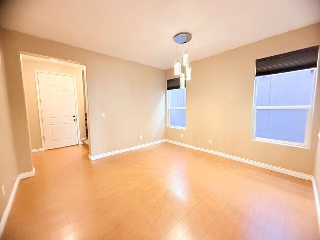 Building Photo - 3 Bedroom Beaverton Home with A/C!