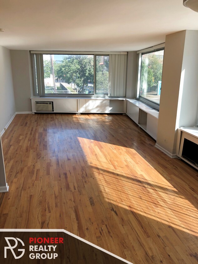 Primary Photo - 820 W Wilson Ave