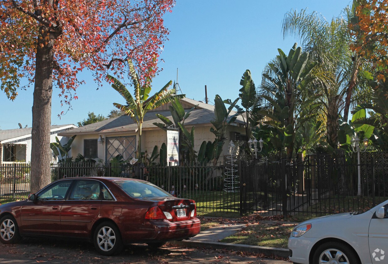 Building Photo - 212 W Elm Ave